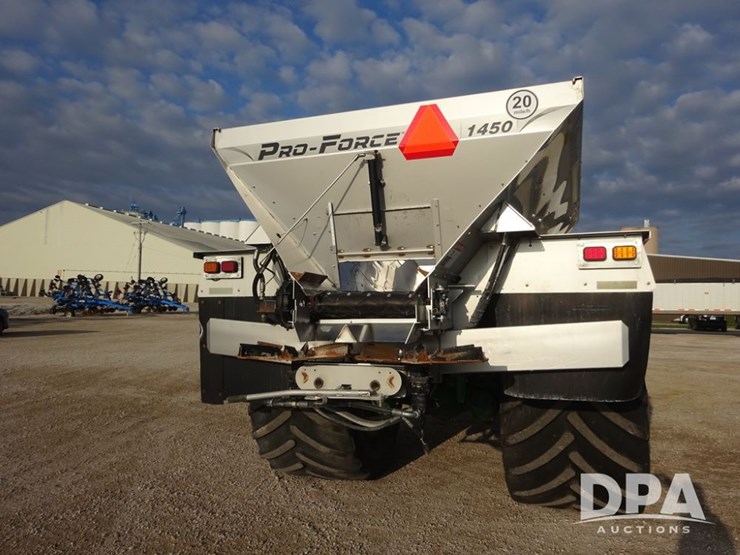 2019-john-deere-f4365-image-21