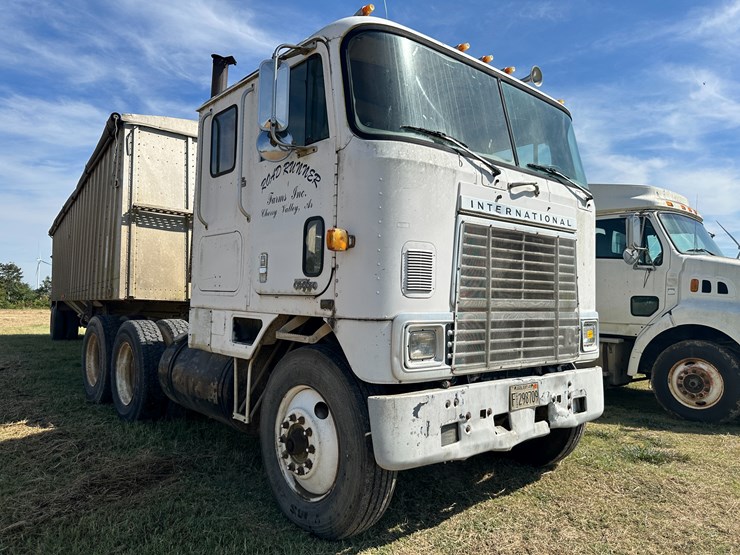 #32159-•-1984-international-co9670-sleeper-truck-tractor-vin:-1hsrdjwr0ehb13117-image-2