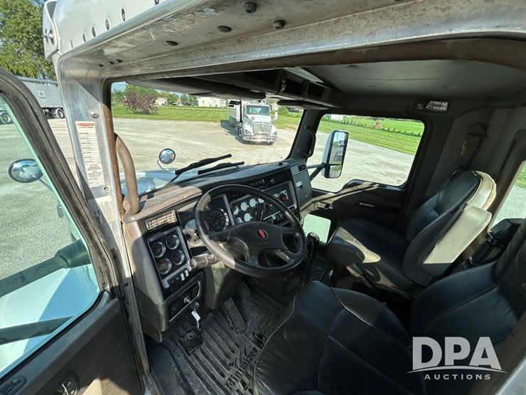 2013-kenworth-day-cab-truck-(pz13878,-unit-128)-image-9