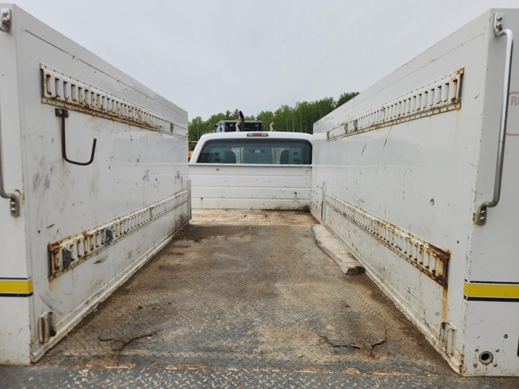 2011-ford-f550-image-29