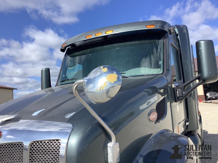 2015-peterbilt-579-image-19