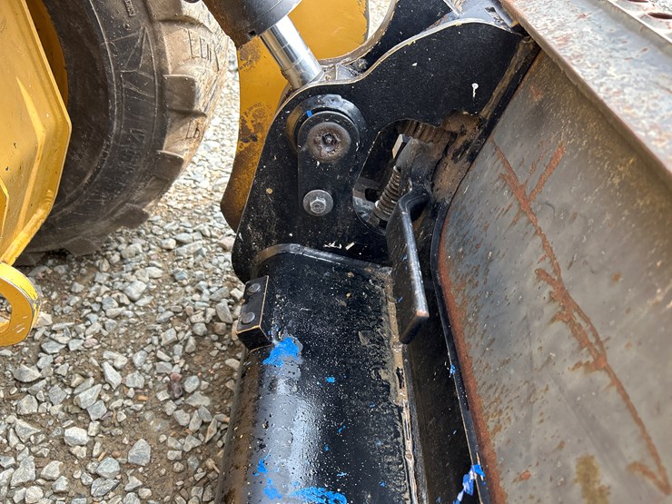 2021-caterpillar-236d3-image-14