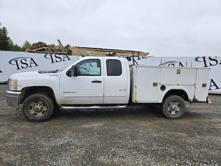 2011-chevrolet-2500hd-image-2