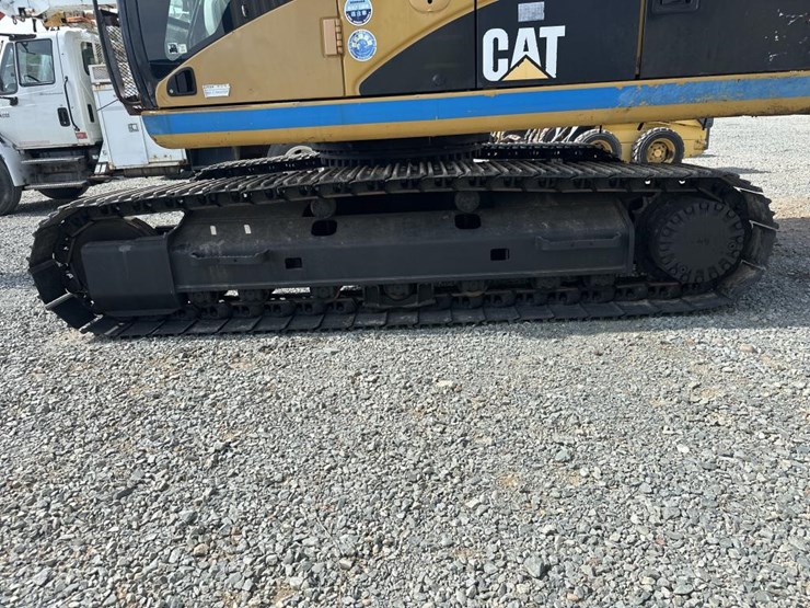 2011-caterpillar-320d-image-73