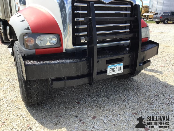 2012-mack-granite-gu713-image-16