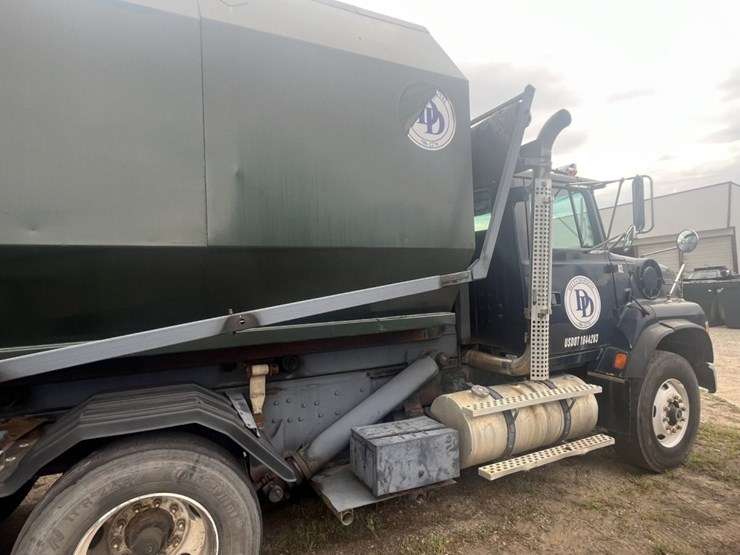 1995-ford-l9000-image-7