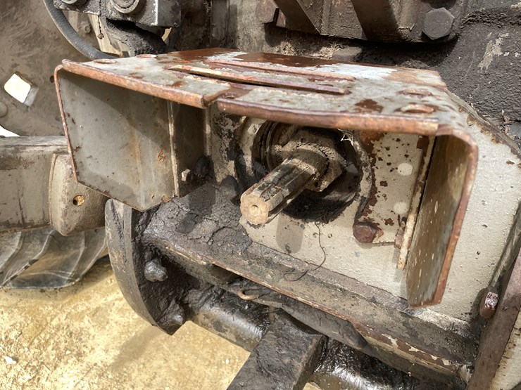 massey-ferguson-2705-image-55