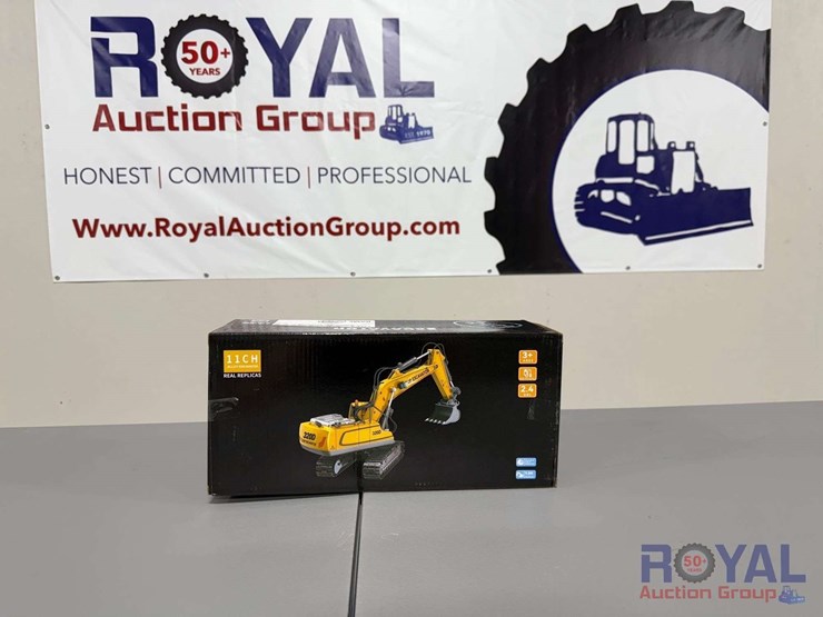 top-rc-11-channel-excavator-image-1