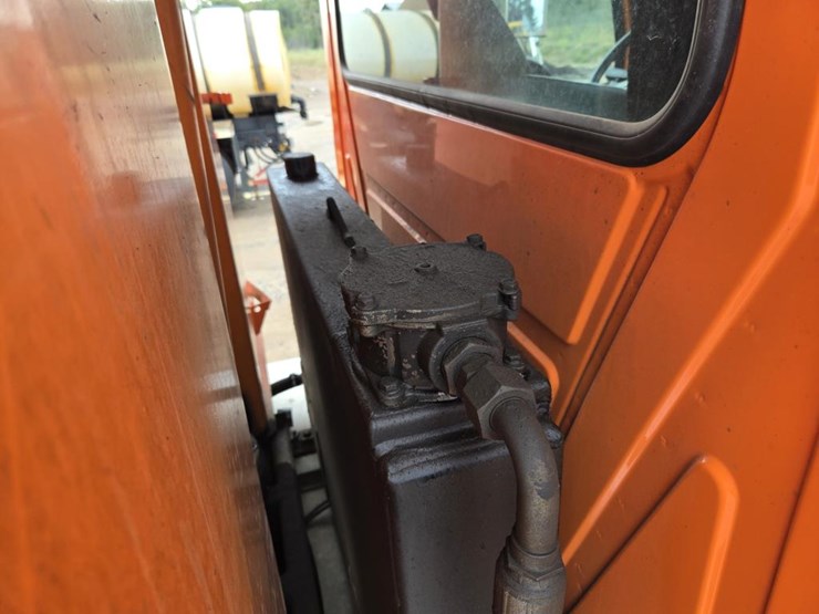 2015-mack-granite-gu813-image-30