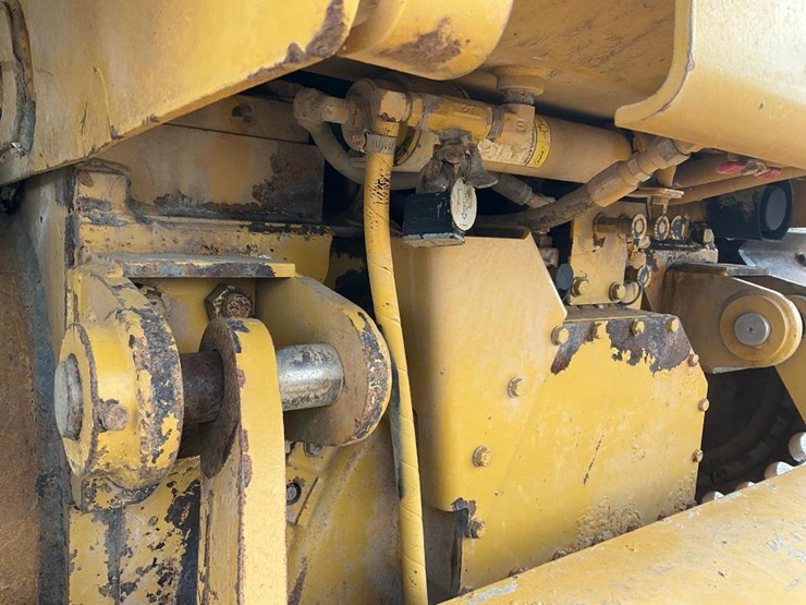 2012-caterpillar-d6t-lgp-image-27