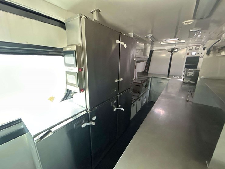 2021-mercedes-benz-sprinter-4500-image-22