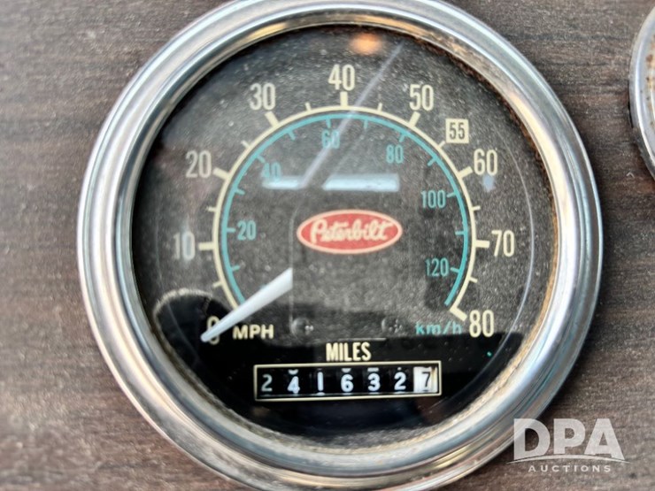 1986-peterbilt-359-image-89