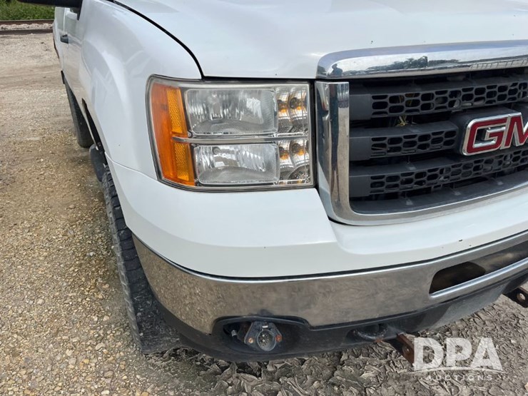 2012-gmc-3500hd-image-15