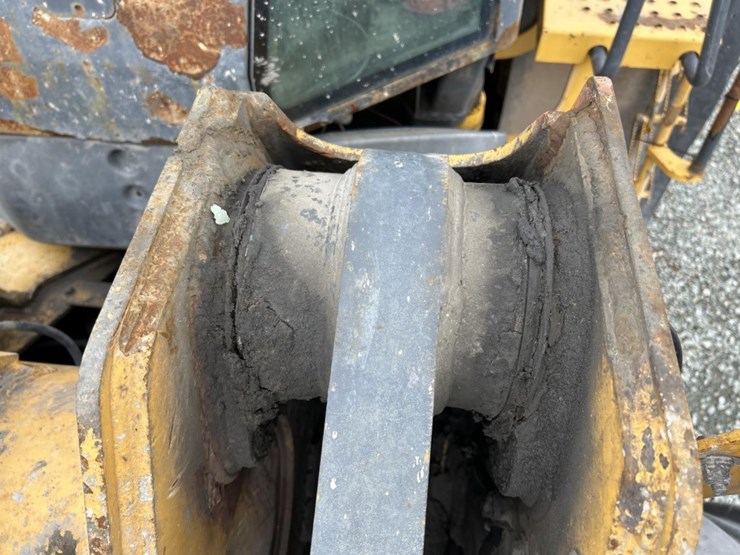 2014-deere-824k-image-25