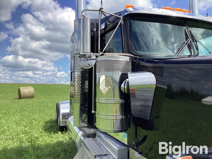 2024-kenworth-w900l-image-15