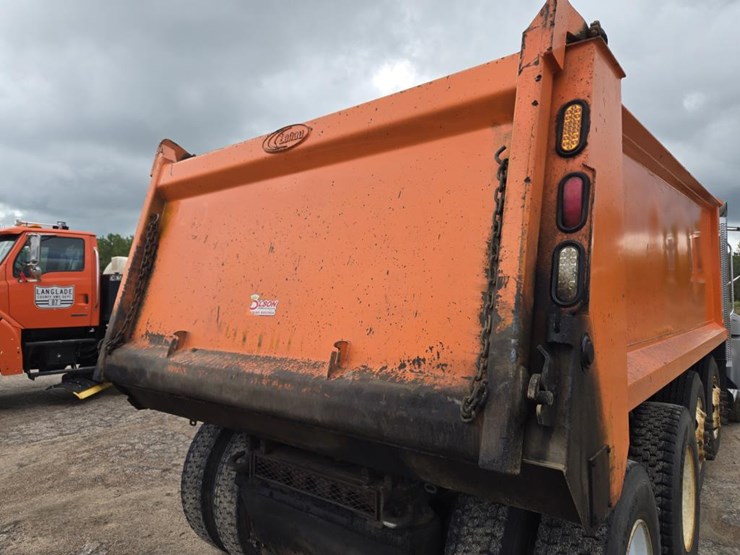 2015-mack-granite-gu813-image-38