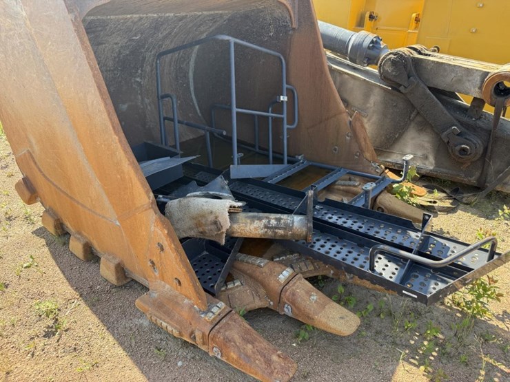 2020-deere-670g-lc-image-31