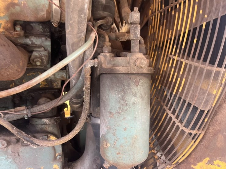 #2685-•-ingersoll-rand-xl1200-towable-air-compressor-image-11