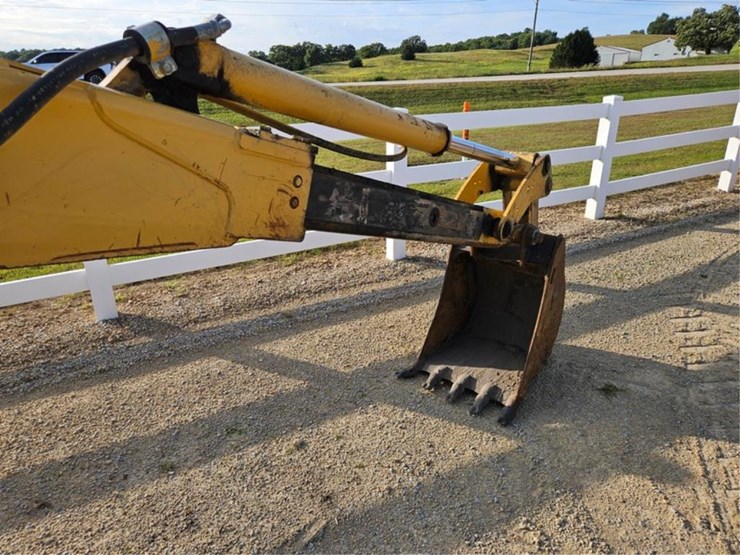 caterpillar-430d-image-24