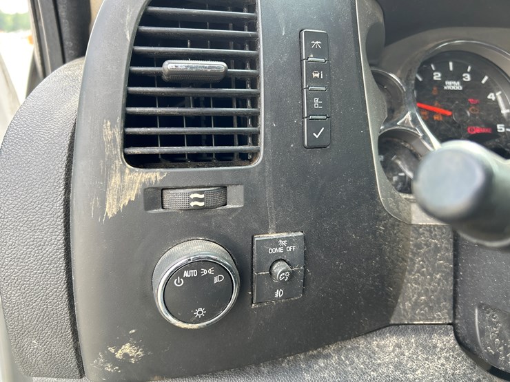 2014-chevrolet-3500-image-49