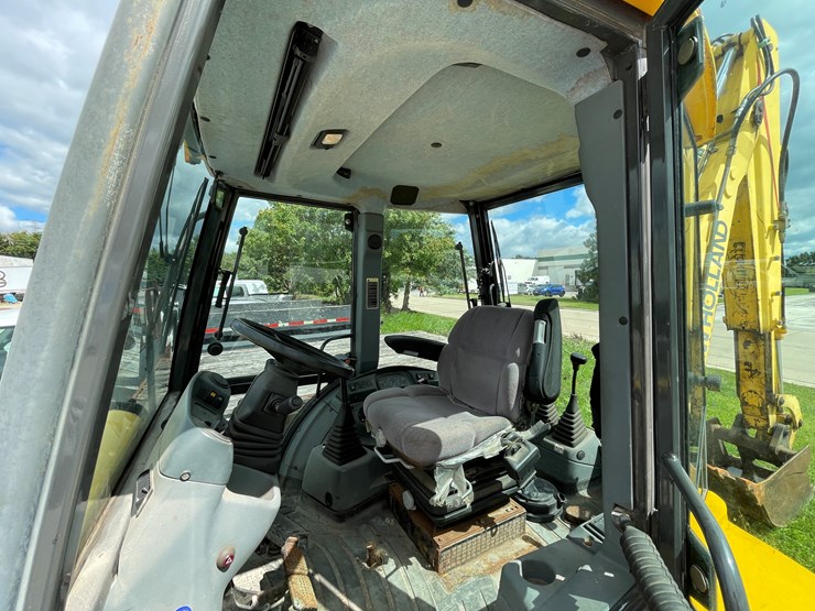 new-holland-lb75b-image-34