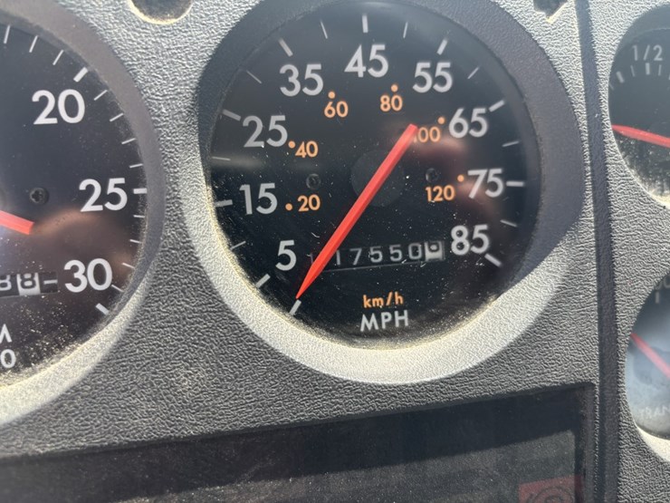 1998-freightliner-fl80-image-70