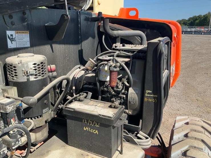 2010-jlg-m600jp-image-28