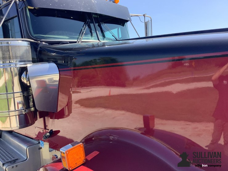 2016-kenworth-w900-image-13