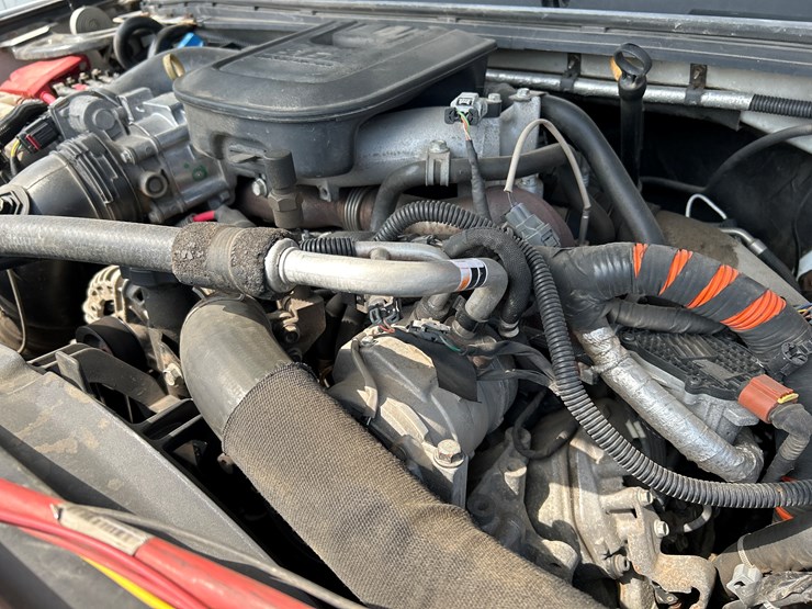 2014-chevrolet-3500-image-34