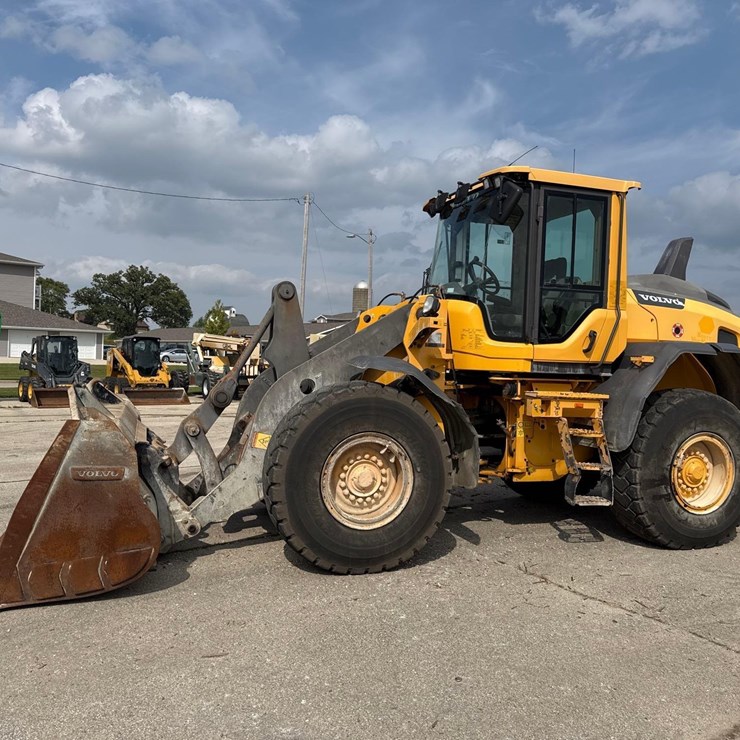 2015 VOLVO L90H