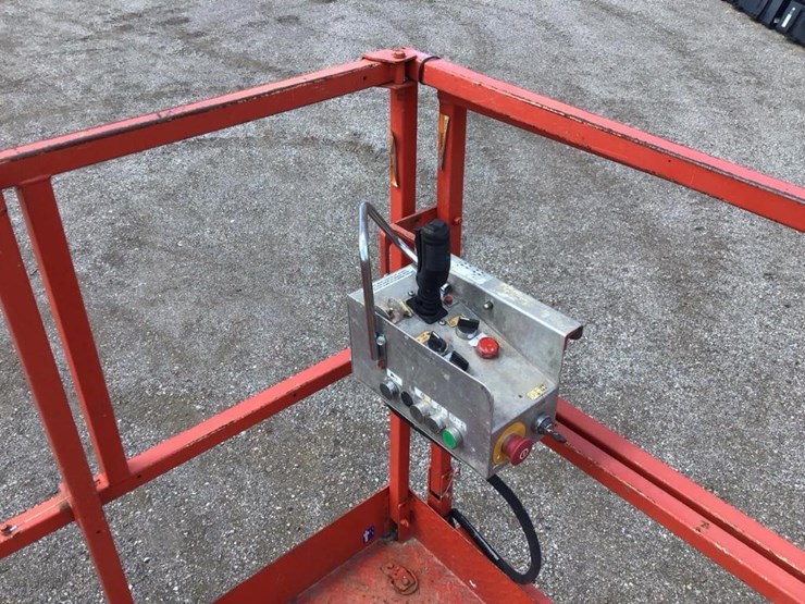 2006-skyjack-sj8243rt-image-28