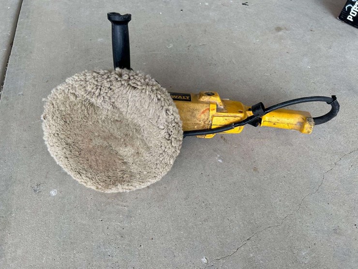 dewalt-dwp849-7in-9in-variable-speed-sander/polisher-image-2