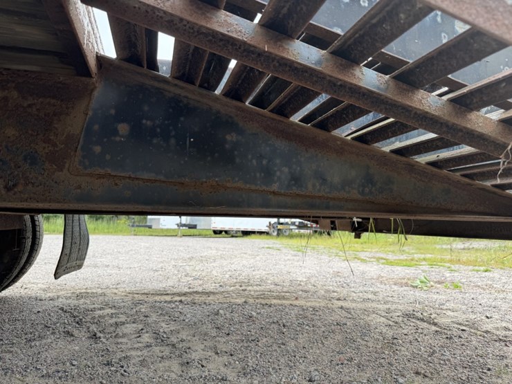 #1083-•-2001-delta-tandem-axle-gooseneck-trailer-image-17