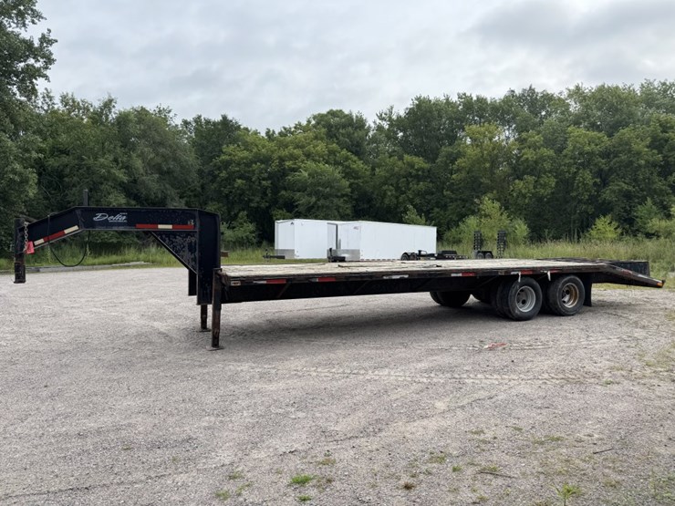 #1083-•-2001-delta-tandem-axle-gooseneck-trailer-image-2
