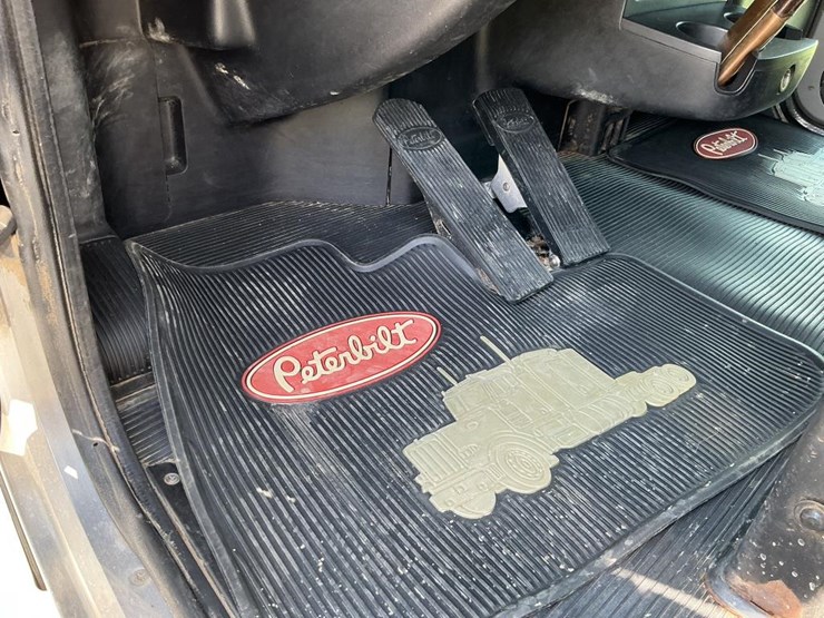 2020-peterbilt-337-image-93