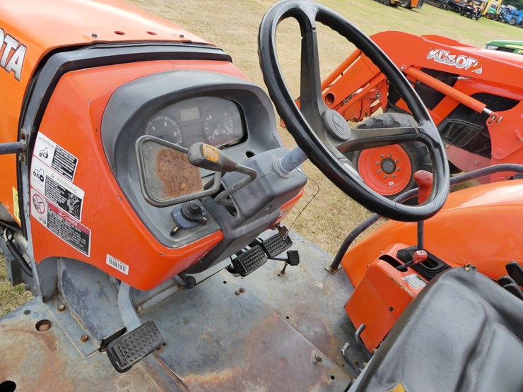 2012-kubota-m108s-image-14