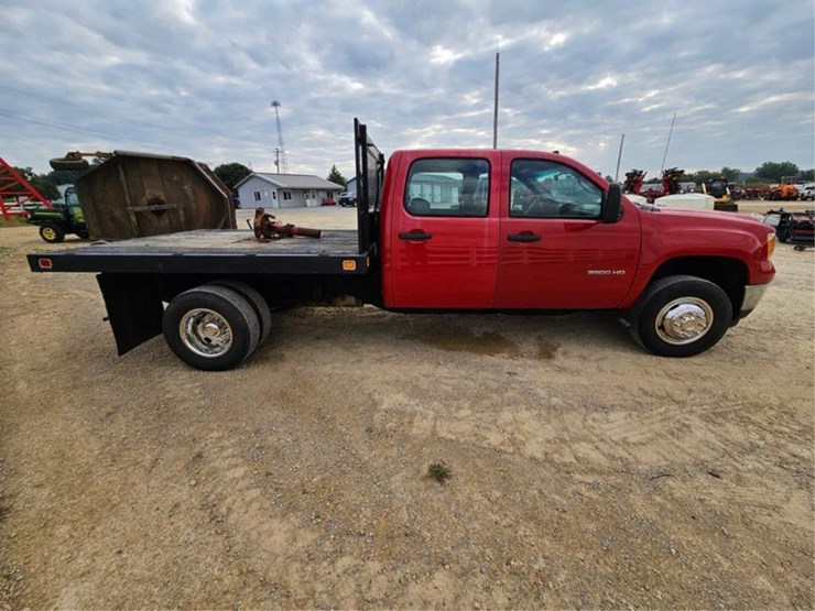 2013-chevrolet-3500hd-image-6
