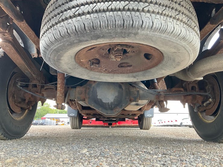 2004-chevrolet-k2500-image-36
