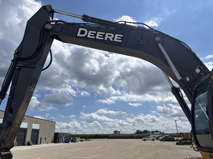 2014-deere-380g-lc-image-29