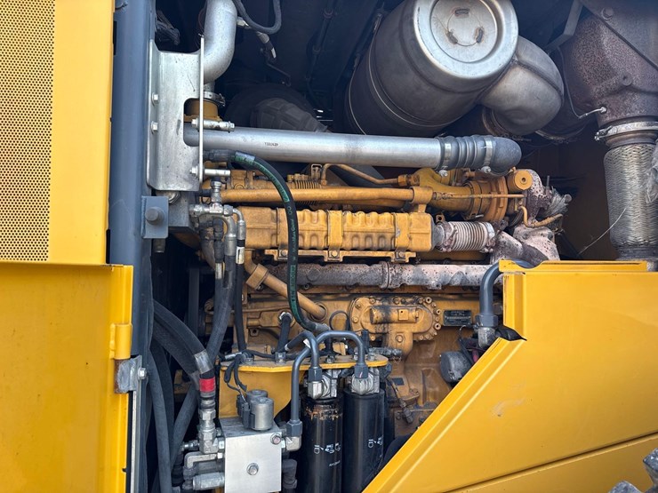 2016-deere-744kii-image-12