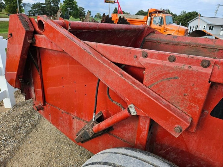 new-holland-195-image-16