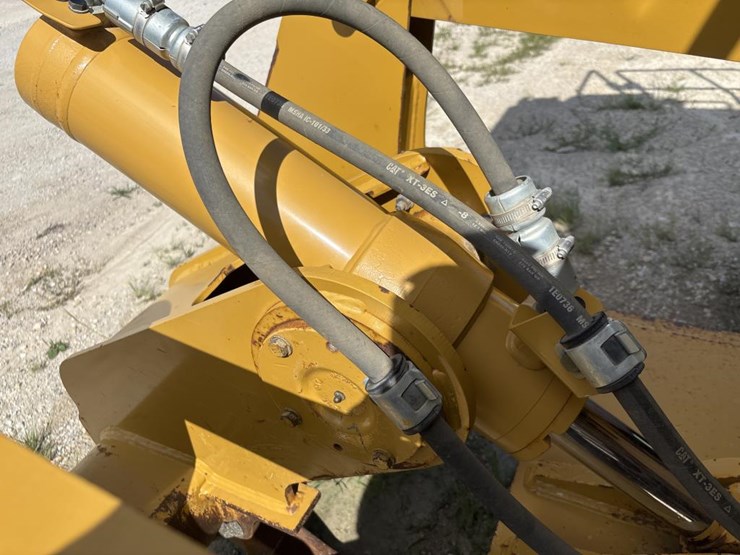 2018-caterpillar-d6t-lgp-image-55