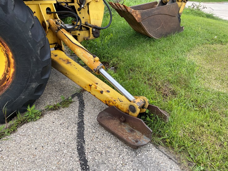 new-holland-lb75b-image-15
