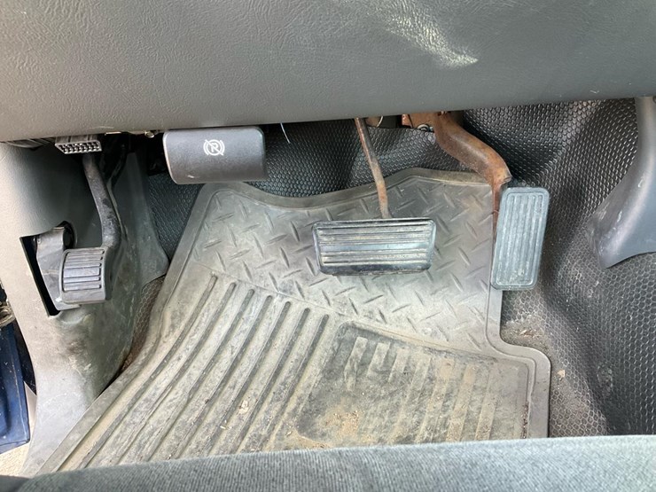 2004-chevrolet-k2500-image-81
