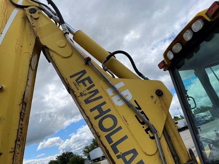 new-holland-lb75b-image-23
