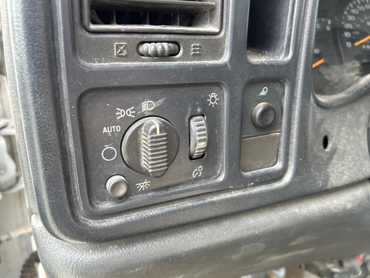 2006-chevrolet-2500hd-image-67