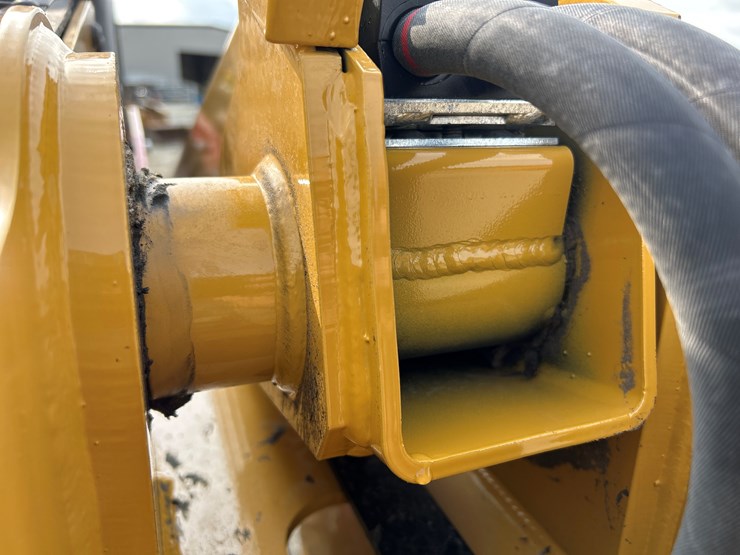 2021-caterpillar-236d3-image-23