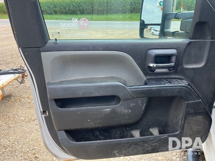 2017-gmc-3500-image-31