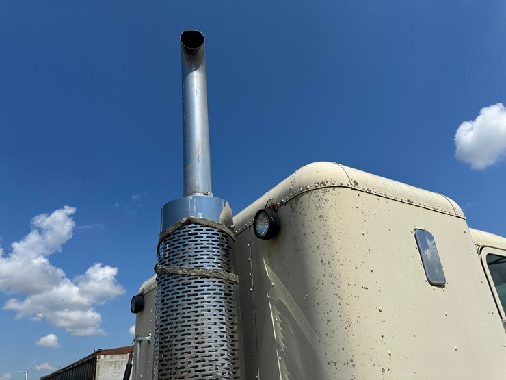 #32186-•-inop-1996-freightliner-usf-1e-t/a-sleeper-truck-tractor-vin:-1fuyddyb0tp728989-image-41