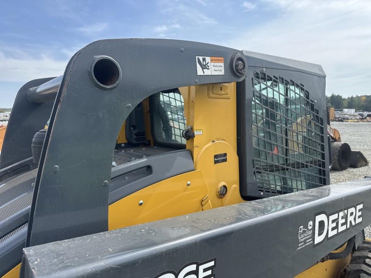 2014-deere-326e-image-10